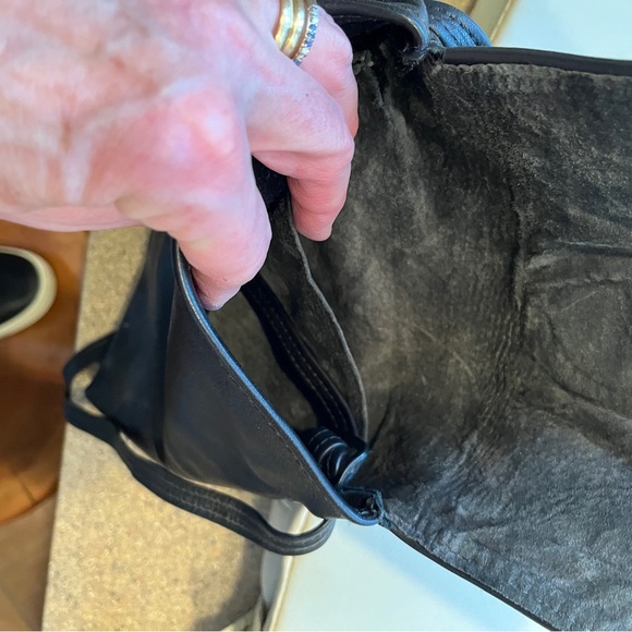 Breezy Mountain Black Leather Shoulder Bag with Turquoise Accent - Picture 4 of 5